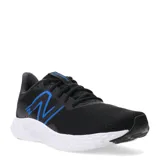 Championes de running New Balance modelo 411 V3, color negro con detalles en azul vibrante en el logo lateral y la lengüeta. Presentan una capellada de malla transpirable y una suela de espuma EVA blanca con refuerzos de goma para mayor amortiguación y tracción.