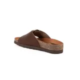 Sandalias marrones de cuero con suela tipo corcho y una tira ancha en el empeine con hebilla metálica grande.