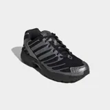 Championes Adidas Adistar Control 3 de color negro con detalles plateados, confeccionados con malla perforada y rayas sintéticas.