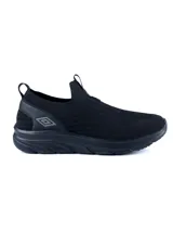 Championes deportivos Umbro modelo Glide, de diseño slip-on en color negro, confeccionados en tejido de punto transpirable con suela de goma amortiguada y detalle de logo en el lateral.