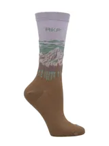 Medias de caña alta con diseño estampado de paisaje montañoso en tonos lila, verde y marrón. Presentan talón y puntera en color verde menta y logo de la marca RKF en la parte superior.