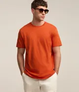 Remera basica masculina Marfinno de corte comfort, confeccionada en algodon peruano de color azul marino, con cuello redondo y mangas cortas de diseño liso.