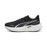 Championes de running Puma Velocity Nitro 5 para mujer, color negro con entresuela blanca y detalles plateados.