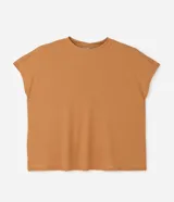 Blusa tipo muscle tee de corte holgado, confeccionada en tejido rib acanalado, con escote redondo y diseño sin mangas.