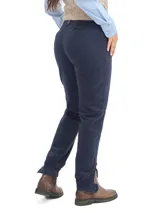 Bombacha de campo confeccionada en gabardina, de corte recto y tiro alto, con detalle de botones en los tobillos.