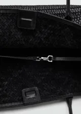 Bolso tipo tote grande de cuero color negro con diseño trenzado y doble asa de hombro.