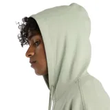 Buzo con capucha de felpa francesa, color verde pálido, corte relajado y bolsillo canguro frontal. Presenta el logo bordado de New Balance en el pecho.