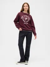 Buzo deportivo verde oscuro de corte oversized con cuello redondo y logo de la marca Gap en el pecho.