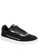 Championes urbanos Caterpillar modelo Pause Retro T-Toe, color negro con detalles en dorado. Confeccionados en cuero gamuzado, cuentan con suela de goma blanca, cierre mediante cordones y plantilla de espuma EVA para mayor confort.