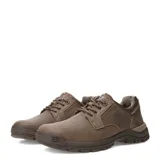 Zapatos urbanos Caterpillar modelo Threshold Low, color marrón, confeccionados en cuero con suela de goma resistente y cierre de cordones.