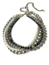 Gargantilla multicapa compuesta por una combinación de cadenas de acero, perlas de vidrio, cristales checos y perlas de hematite.