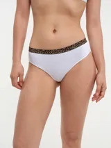 Bombacha de bikini blanca con elástico fino con estampado animal print.