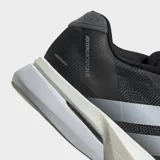 Championes de running Adidas Adizero Boston 13, color negro con detalles en gris y blanco. Presentan las tres tiras características de la marca en color plateado.