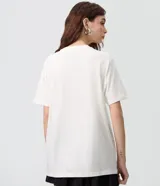 Remera blanca de algodón con cuello redondo, mangas cortas y estampa frontal de la banda Gorillaz.