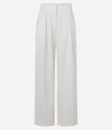 Pantalón de vestir de mujer, corte recto, cintura alta, color blanco roto con finas rayas verticales. Confeccionado en una mezcla de viscosa, poliamida, poliéster y elastano.