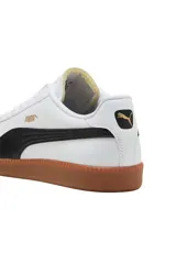 Championes Puma modelo 9T, color negro con franja lateral blanca y suela de goma marrón estilo gum, con puntera de gamuza.