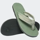 Ojotas Havaianas Surfer Coast de color negro, con tiras de tela texturizada y suela con diseño ondulado.