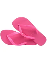 Chancletas Havaianas de color fucsia, con tiras texturizadas y suela de goma antideslizante con diseño de grano de arroz.
