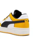 Championes Puma modelo CA Pro Sport, con diseño de caña baja, combinación de colores blanco, amarillo y negro, con el logo de la marca en el lateral y suela de plataforma.