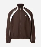 Campera deportiva de poliamida color marrón con detalles en blanco en los hombros y mangas. Presenta cierre frontal completo, cuello alto y puños elásticos.