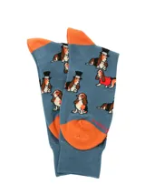 Medias de largo medio color azul denim con estampado de perros Basset Hound, talón y puntera en color naranja.