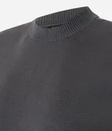 Chaleco de punto negro con cuello redondo, hombreras estructuradas y diseño sin mangas. Confeccionado en tejido de punto con acabado acanalado en el ruedo.