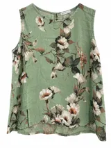 Musculosa verde con estampado floral y escote redondo, corte sin mangas.