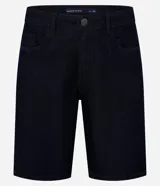 Bermuda de jean para hombre de tiro medio, corte recto y largo hasta las rodillas, con lavado oscuro y diseño clásico de cinco bolsillos.