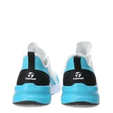 Championes deportivos Topper modelo Squat II, con diseño en malla blanca, detalles en azul vibrante y negro. Presentan suela con tecnología de amortiguación y cierre con cordones.