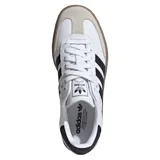 Championes Adidas Sambae W, color blanco con detalles en negro y suela marrón.