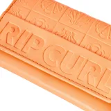 Billetera plegable color naranja neón con relieve de textura a cuadros y motivos de conchas marinas. Presenta el logo "RIP CURL" grabado en el frente.