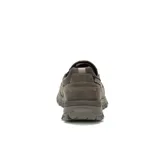 Zapatillas slip on Caterpillar modelo Threshold, color gris oscuro, fabricadas en cuero con elásticos laterales para un calce fácil, suela dentada de goma y logo de la marca en el lateral y la puntera.