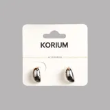 Aros dorados con forma de gota y un pequeño detalle de strass.
