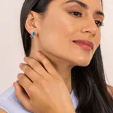 Aros de plata 925 con piedra rectangular de jade verde.