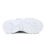 Zapatillas urbanas blancas con detalles en rosa, celeste y amarillo.