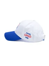 Gorro con visera blanca y azul, con el escudo del Club Nacional de Football bordado en el frente.