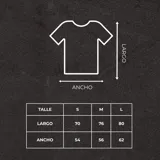 Remera unisex de corte oversize, color negro, confeccionada en algodón. Presenta un bordado frontal con la palabra 'GAINS.' en color rojo.