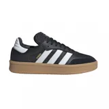 Championes Adidas Samba XLG, color negro con las tres tiras blancas y suela marrón.