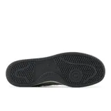 Championes New Balance modelo 480, color gris con detalles en blanco crema. Presentan una silueta de corte bajo, combinando gamuza y malla en el upper, con el logo 'N' en blanco crema y suela de goma bicolor.