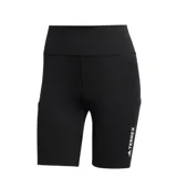 Calza corta deportiva Adidas Terrex de tiro alto, color negro, con bolsillos laterales y logo estampado en la pierna.