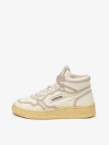 Championes de caña media Autry Medalist Mid, color blanco hueso con detalles en gris y suela color crema.