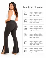 Jeans flare de mezclilla color marrón chocolate, con tiro medio, corte ajustado en las piernas y botamanga acampanada con aberturas laterales y dobladillo deshilachado.