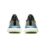 Championes de running Nike React Infinity Run Flyknit para mujer. Presentan una parte superior de tejido Flyknit transpirable en color negro con detalles en verde lima y blanco. Cuentan con una entresuela de espuma Nike React de alta amortiguación con diseño tipo balancín y una base ancha para mayor estabilidad.
