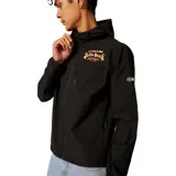 Campera rompevientos negra con capucha, cierre frontal completo y bolsillo en el pecho. Presenta un estampado gráfico en el pecho con la inscripción Rip Curl Pro Bells Beach Australia.