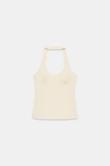 Top de cuello halter con diseño ajustado y escote con costuras tipo corset en el busto. Presenta espalda descubierta y bajo recto.