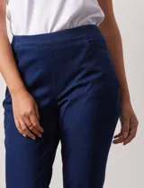 Jegging con pretina elastizada, marca Zac & Rachel. Delantera y trasera con bolsillos. Terminación de ruedo bootcut.