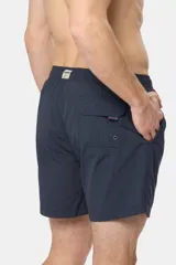 Short de baño negro liso, con cintura elástica y cordón regulable, dos bolsillos laterales y suspensor de malla fina.