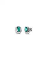 Par de aros plateados con cristal rectangular color verde esmeralda.