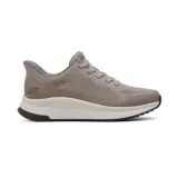 Championes deportivos Skechers modelo Bobs Squad Chaos 4, color marrón, con tecnología Slip-ins para un calce fácil y plantilla acolchada Memory Foam. Presentan una parte superior de malla transpirable con cordones elásticos decorativos y entresuela contorneada que absorbe impactos.