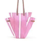 Bolsa matera de tela plástica con diseño de rayas verticales en tonos rosa y blanco. Cuenta con doble correa de mano en color marrón y detalles de presillas laterales con broches metálicos.